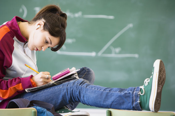 adolescente-adolescentes-chicos-hijos-escuela-vuelta_al_cole-getty-nena_MUJIMA20120816_0006_29