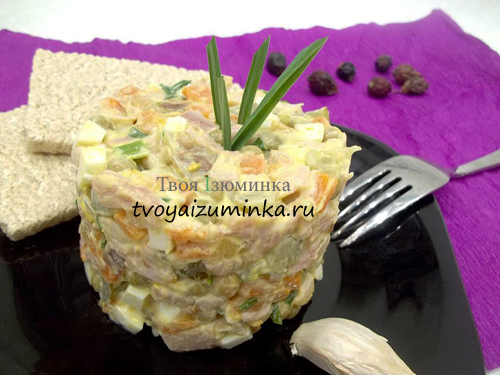 Салат з копченою куркою